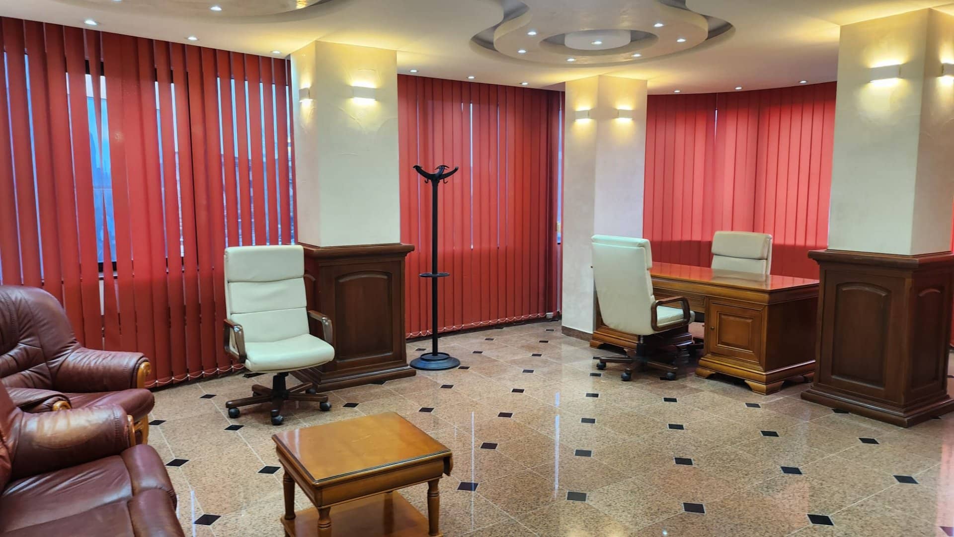 Spațiu premium birouri/clinică, 2 corpuri,12 parcări, lift, terasă - 7200 E — fotografia 3 din 34