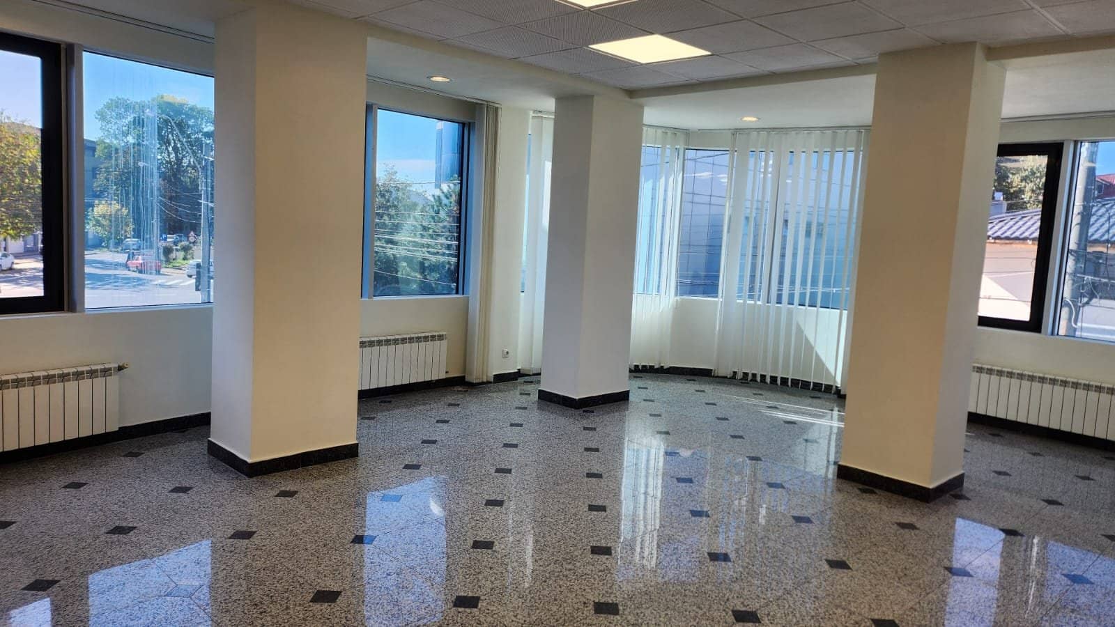 Spațiu premium birouri/clinică, 2 corpuri,12 parcări, lift, terasă - 7200 E — fotografia 17 din 34