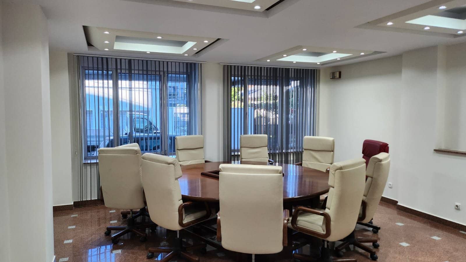 Spațiu premium birouri/clinică, 2 corpuri,12 parcări, lift, terasă - 7200 E — fotografia 13 din 34