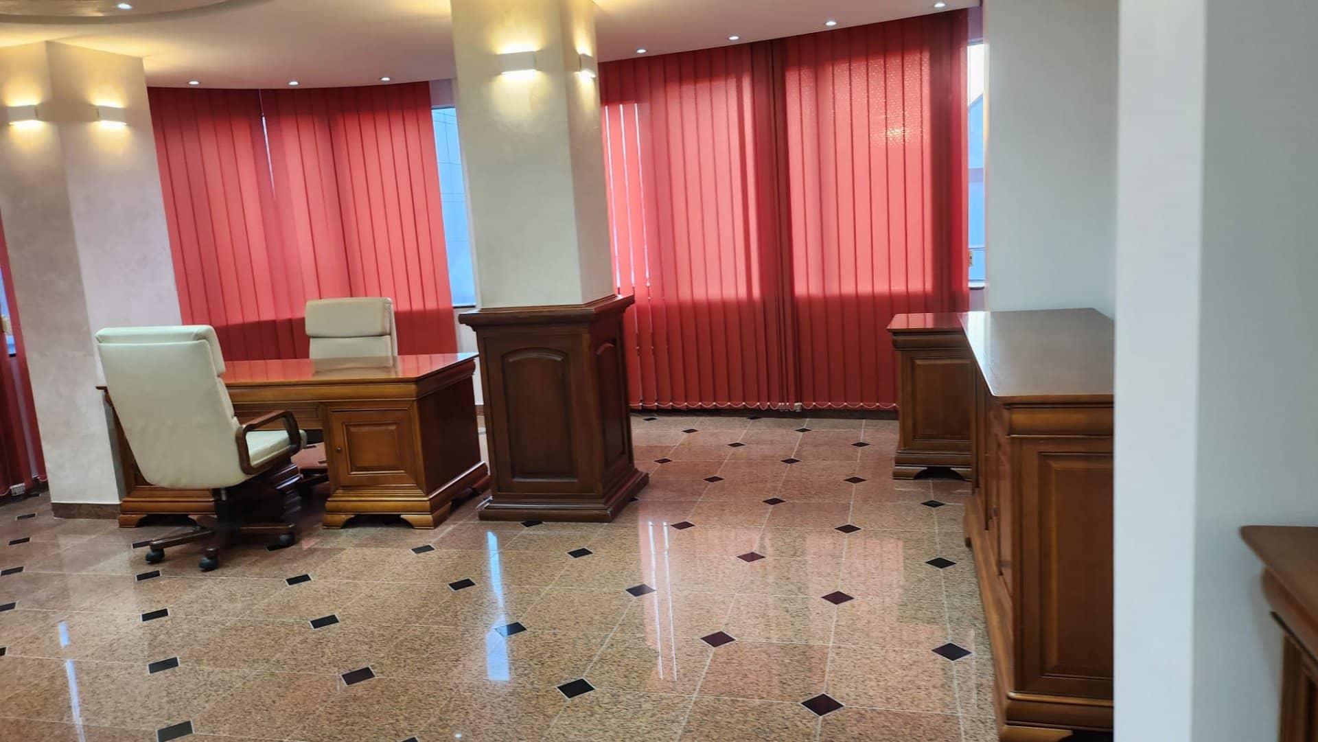 Spațiu premium birouri/clinică, 2 corpuri,12 parcări, lift, terasă - 7200 E — fotografia 4 din 34
