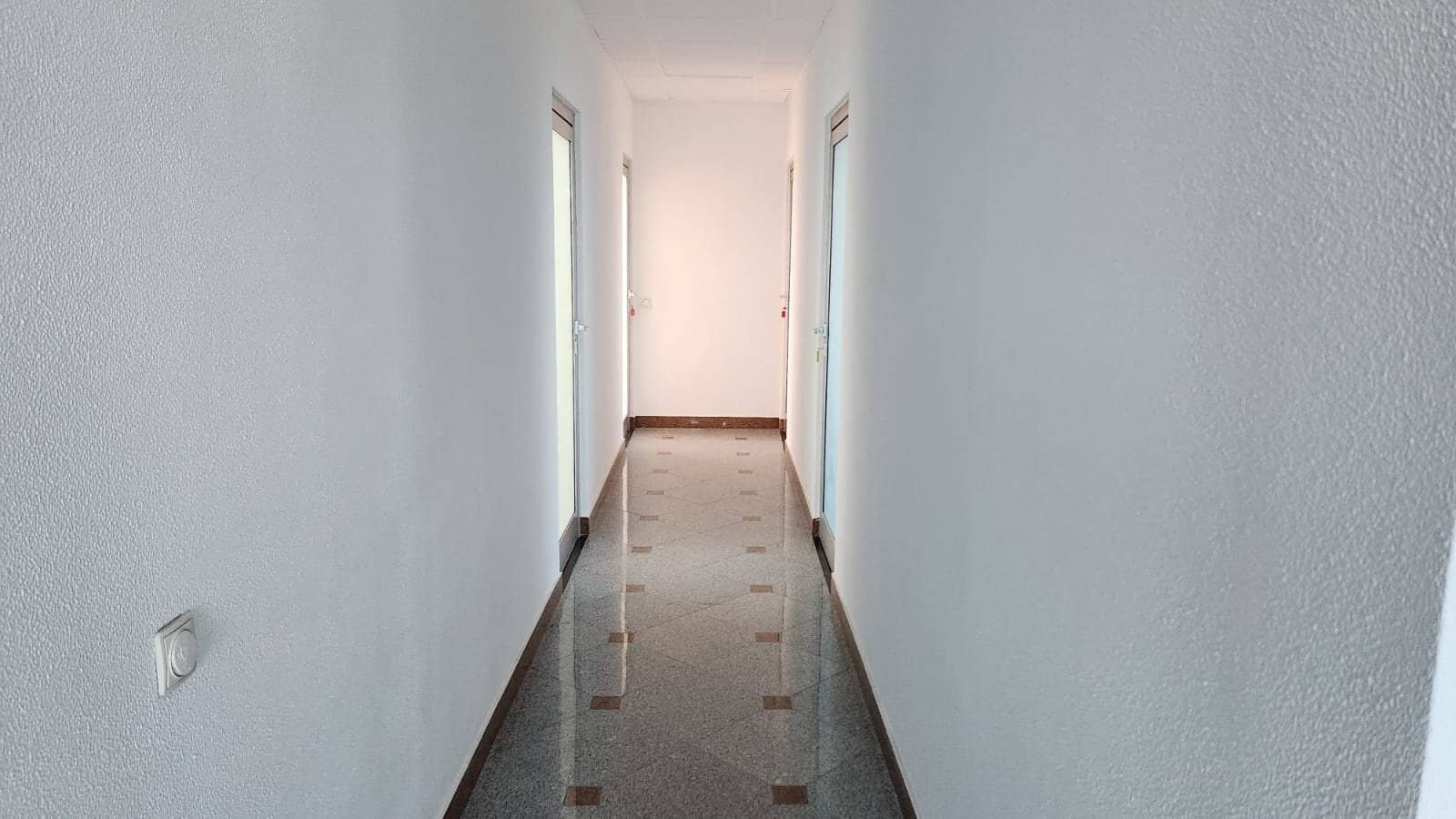Spațiu premium birouri/clinică, 2 corpuri,12 parcări, lift, terasă - 7200 E — fotografia 19 din 34