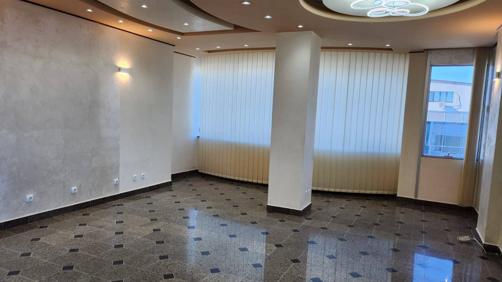 Spațiu premium birouri/clinică, 2 corpuri,12 parcări, lift, terasă - 7200 E — fotografia 30 din 34