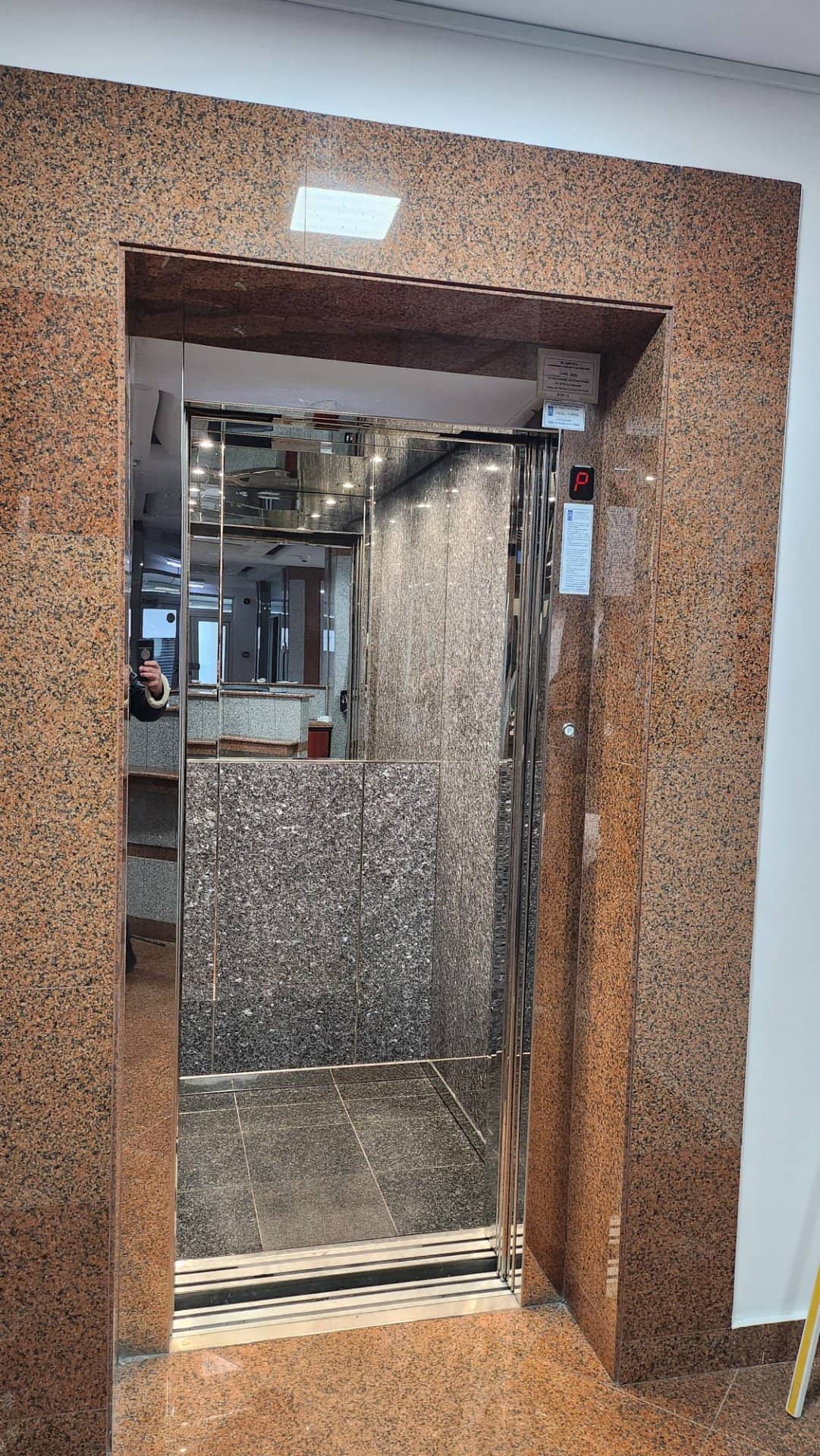 Spațiu premium birouri/clinică, 2 corpuri,12 parcări, lift, terasă - 7200 E — fotografia 6 din 34