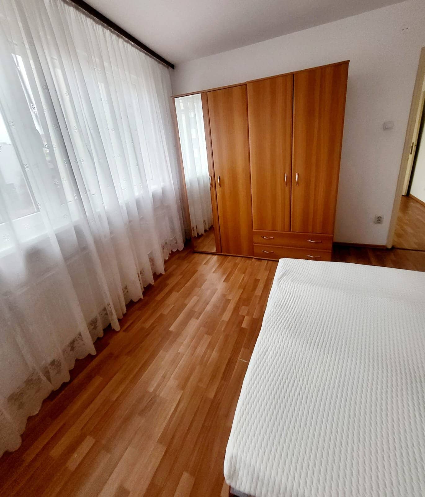 De inchiriat apart 2 camere bdul Nicolae Balcescu/Magheru ( galerie Orizont) — fotografia 4 din 8