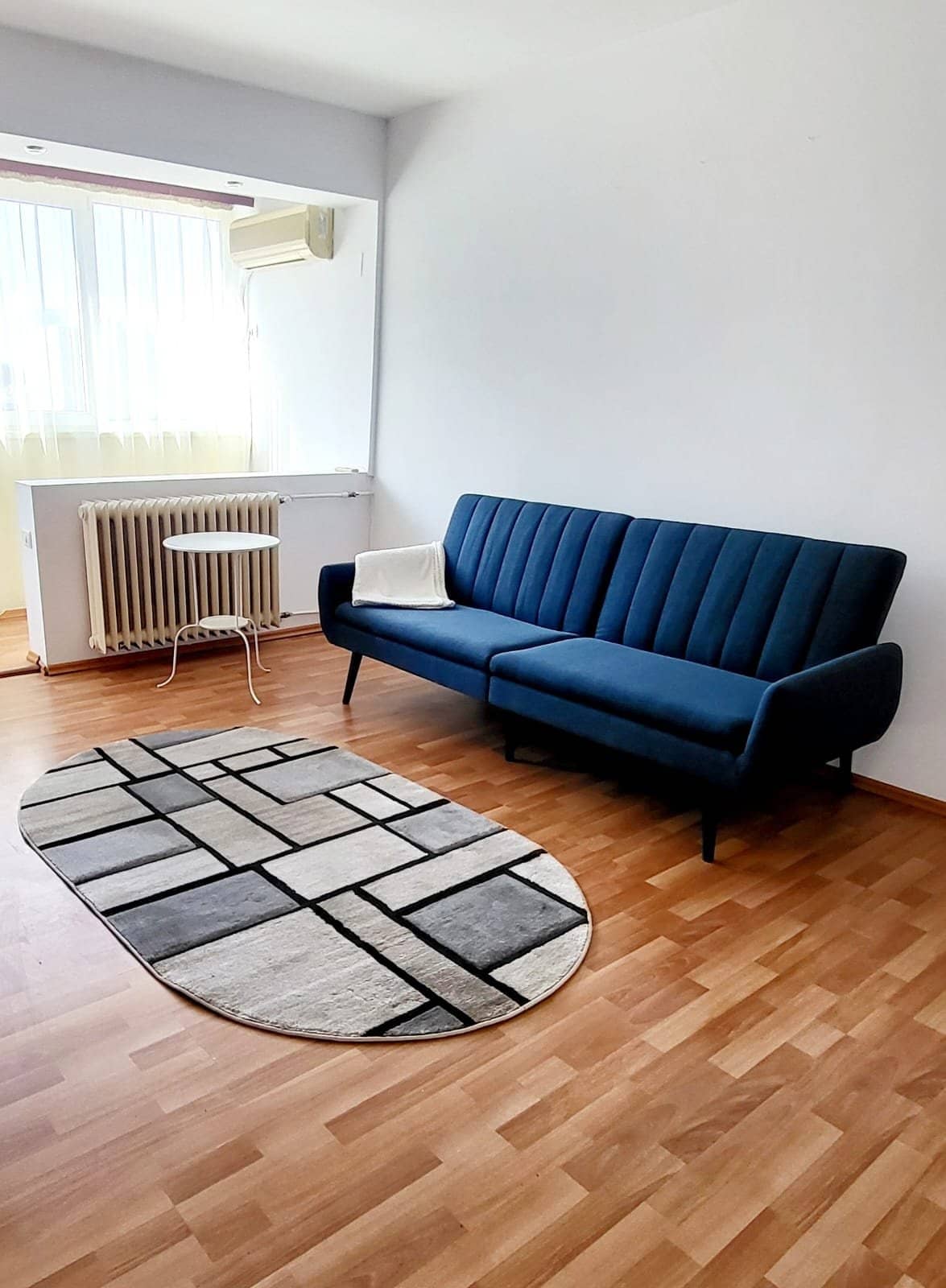 De inchiriat apart 2 camere bdul Nicolae Balcescu/Magheru ( galerie Orizont) — fotografia 1 din 8