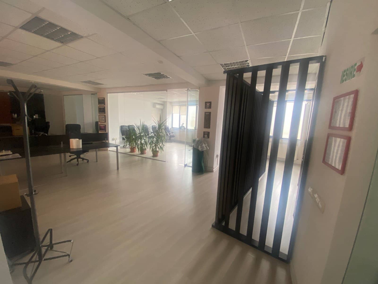 Vand clădire de birouri,cabinete. Cotroceni zona exclusivista EURO — fotografia 19 din 34