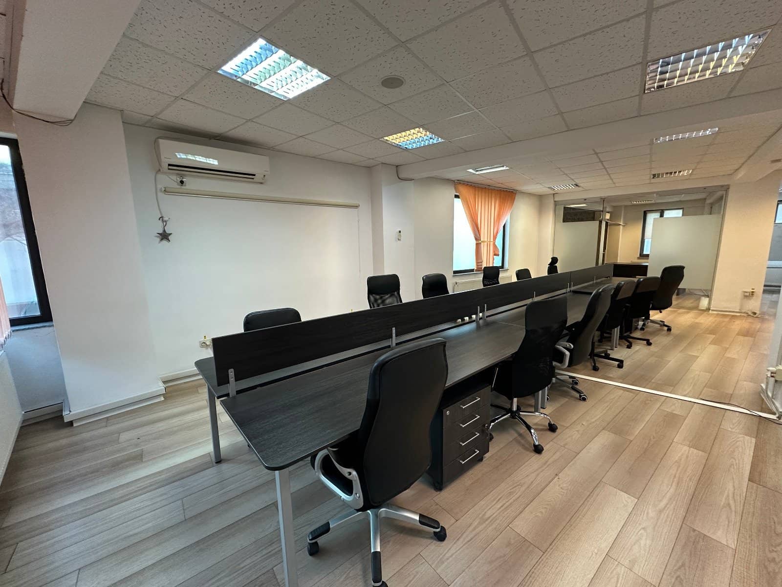 Vand clădire de birouri,cabinete. Cotroceni zona exclusivista EURO — fotografia 11 din 34