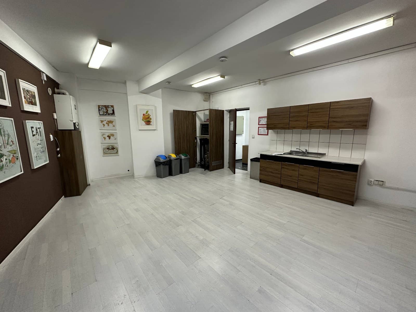Vand clădire de birouri,cabinete. Cotroceni zona exclusivista EURO — fotografia 5 din 34