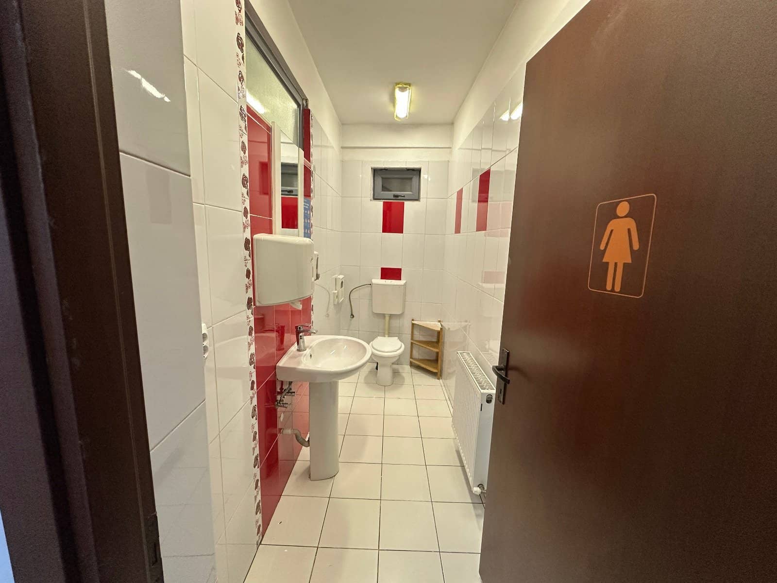 Vand clădire de birouri,cabinete. Cotroceni zona exclusivista EURO — fotografia 7 din 34