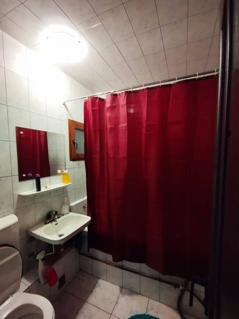 SE VINDE APARTAMENT 3 CAMERE SPATIOS SI RENOVAT IN ZONA PIATA RAHOVA — fotografia 5 din 13