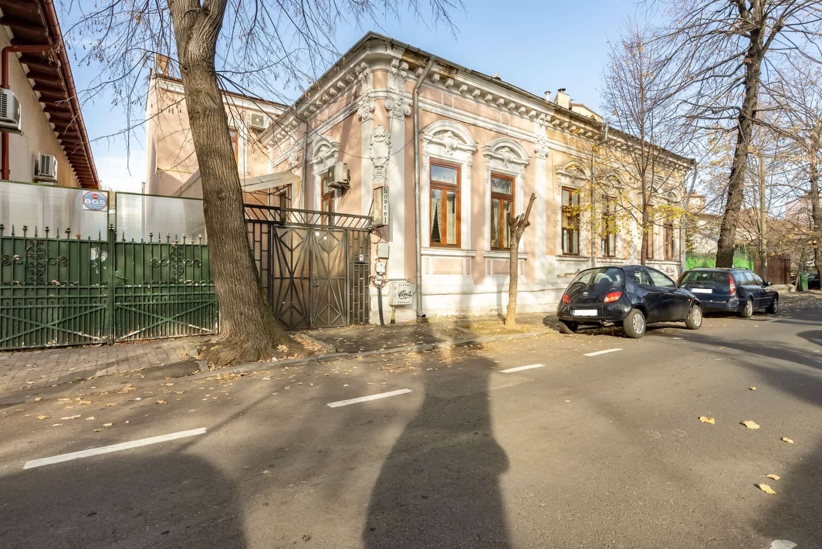 Vilă interbelică – eleganță și investiție în inima Capitalei — fotografia 1 din 16