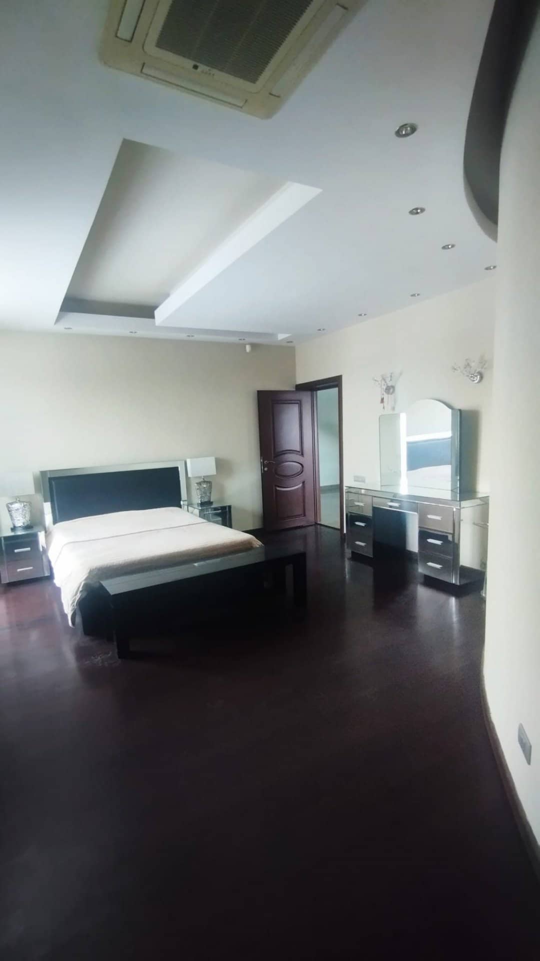 Vila Cernica langa lac - 435000 Euro negociabil — fotografia 15 din 23