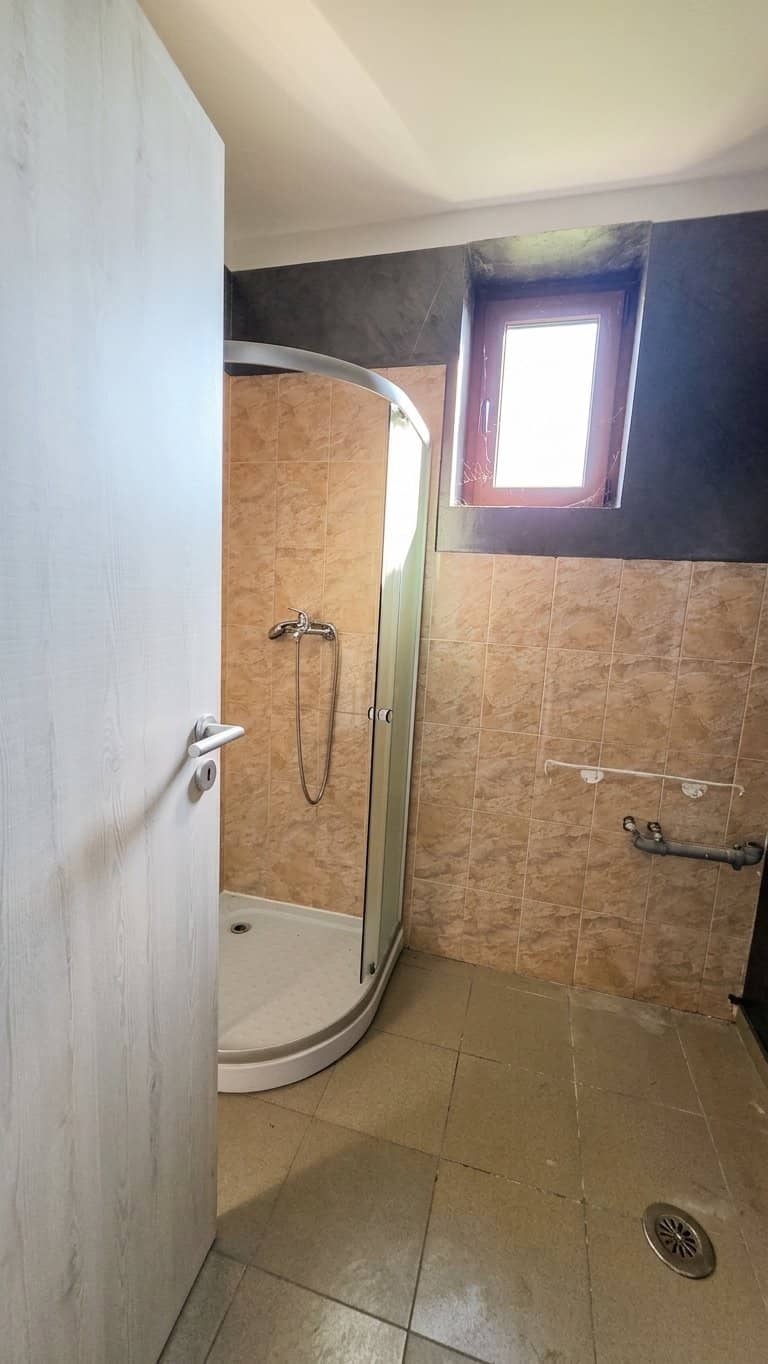 Casă spațioasă cu 6 camere în Snagov, parcare 10 locuri — fotografia 11 din 12