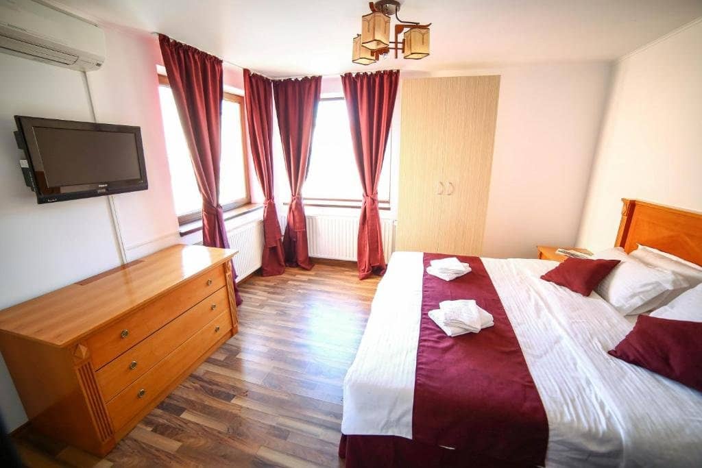 VILA 14 CAMERE, 14 BAI ZONA ROND GEORGE COSBUC, ACTUAL AIRBNB- BIROURI, OCAZIE — fotografia 1 din 6