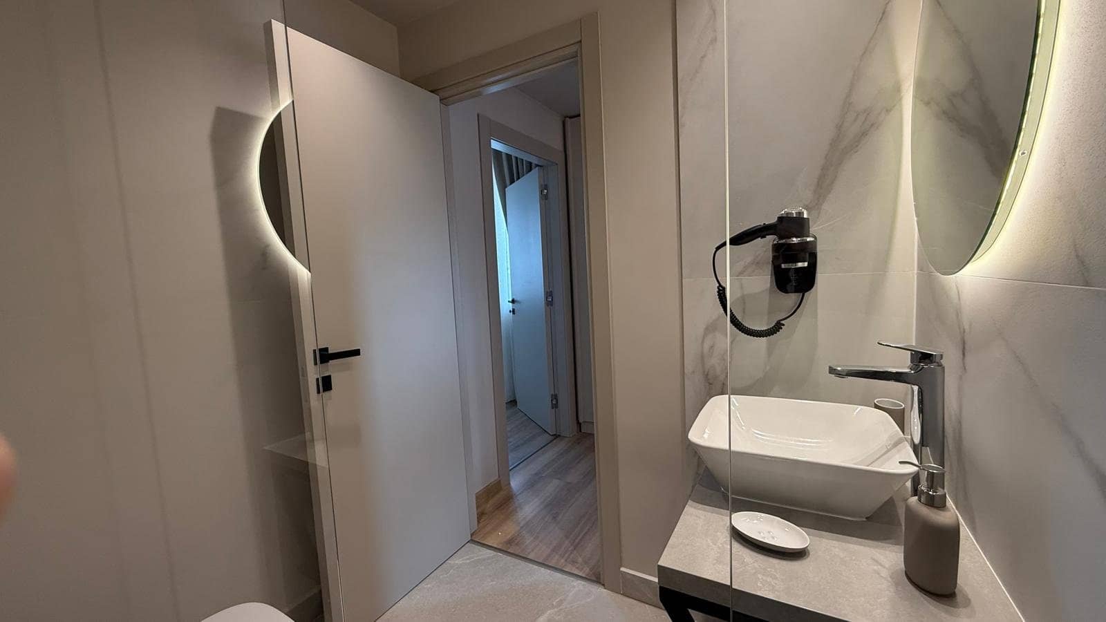 Apartament de lux zona Traian Unirii - se accepta credit si rata la dezvoltãtor. — fotografia 8 din 9