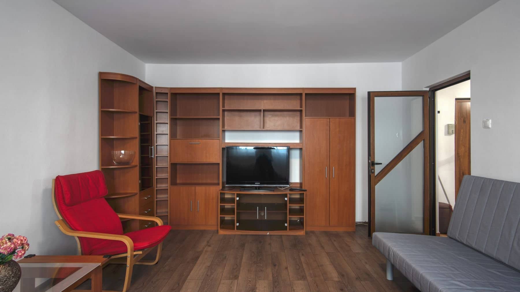 Apartament 2 camere decomandat, etaj 2, parcare inclusă — fotografia 4 din 6