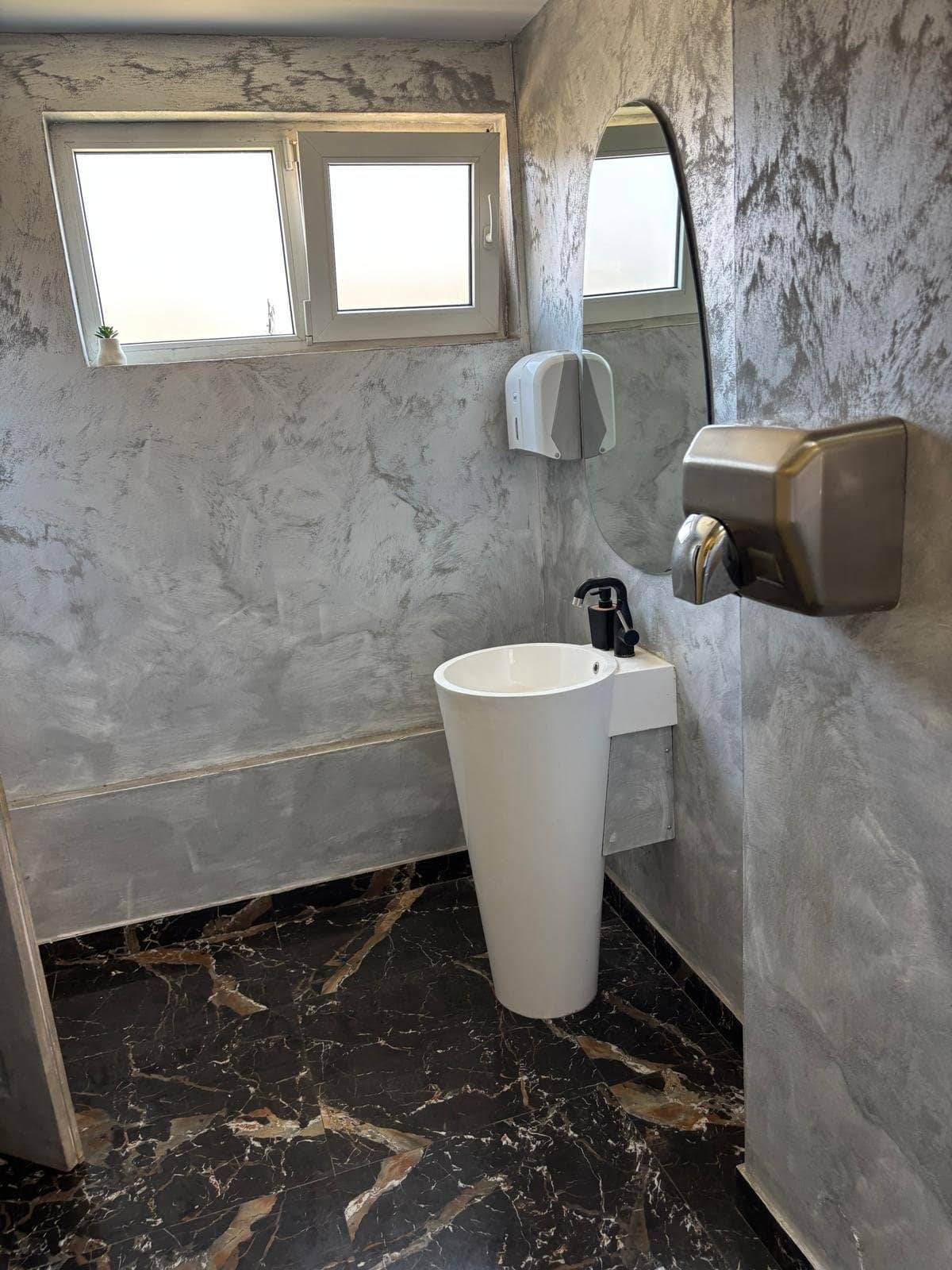 Spațiu Comercial Restaurant cu 5 piscine Ghermănești — fotografia 34 din 42