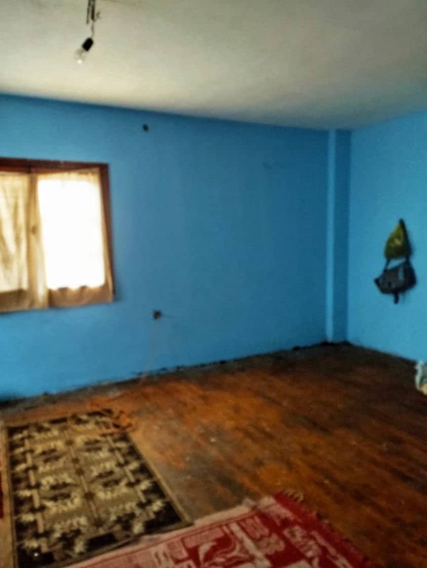 SE VINDE CASA FOARTE SPATIOASA CU TEREN 1200 MP IN LOCALITATEA CALUGARENI GR — fotografia 5 din 9
