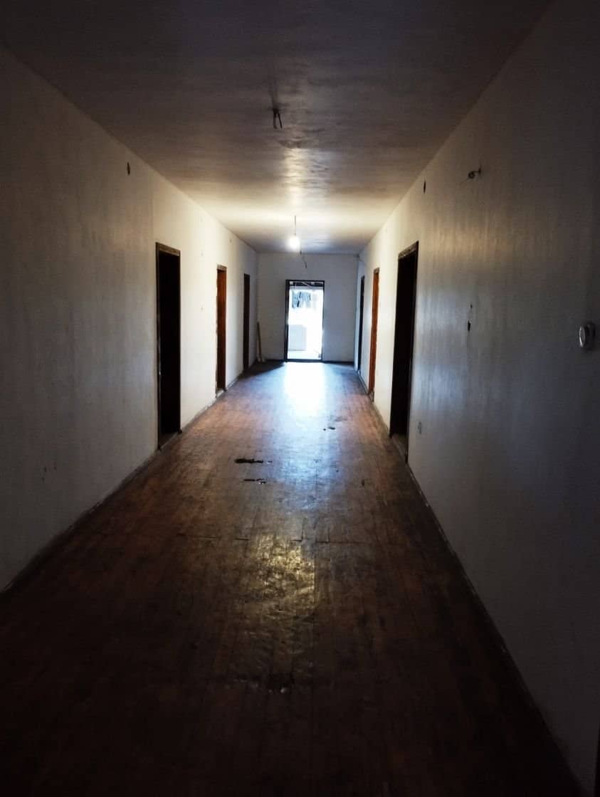 SE VINDE CASA FOARTE SPATIOASA CU TEREN 1200 MP IN LOCALITATEA CALUGARENI GR — fotografia 4 din 9