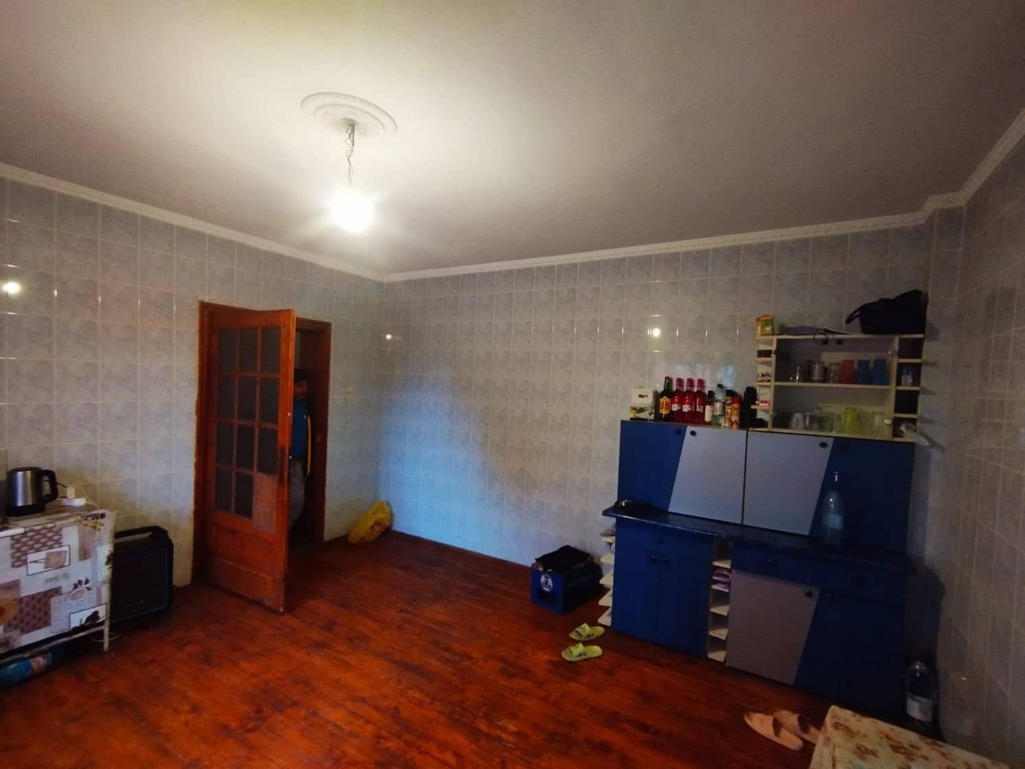 SE VINDE CASA FOARTE SPATIOASA CU TEREN 1200 MP IN LOCALITATEA CALUGARENI GR — fotografia 6 din 9