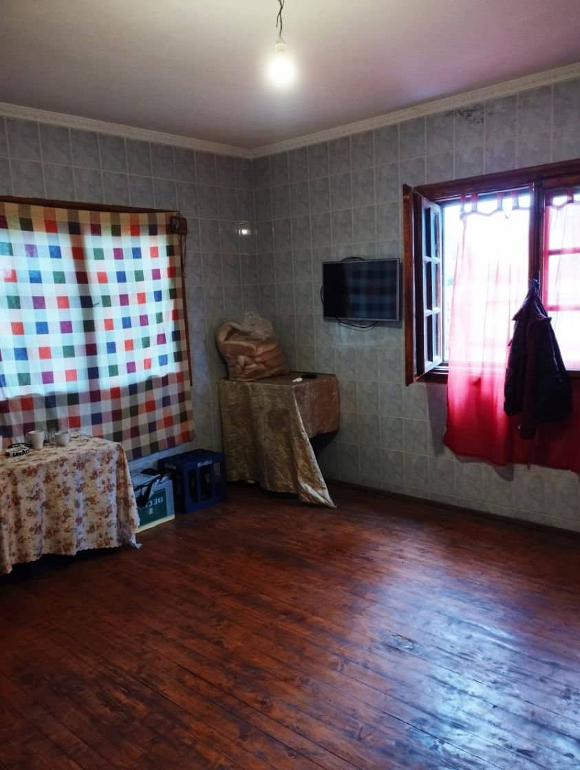 SE VINDE CASA FOARTE SPATIOASA CU TEREN 1200 MP IN LOCALITATEA CALUGARENI GR — fotografia 7 din 9