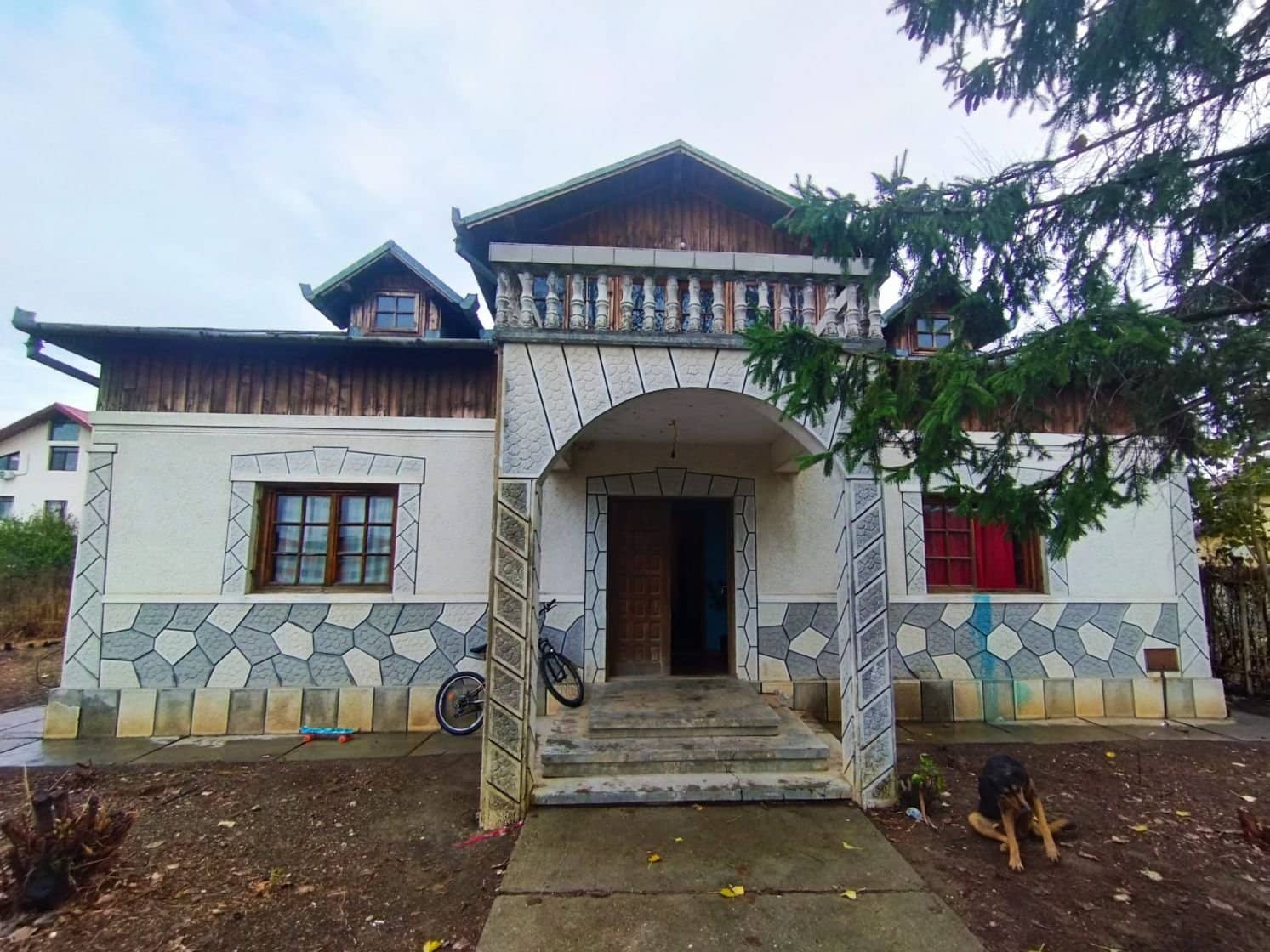 SE VINDE CASA FOARTE SPATIOASA CU TEREN 1200 MP IN LOCALITATEA CALUGARENI GR — fotografia 1 din 9