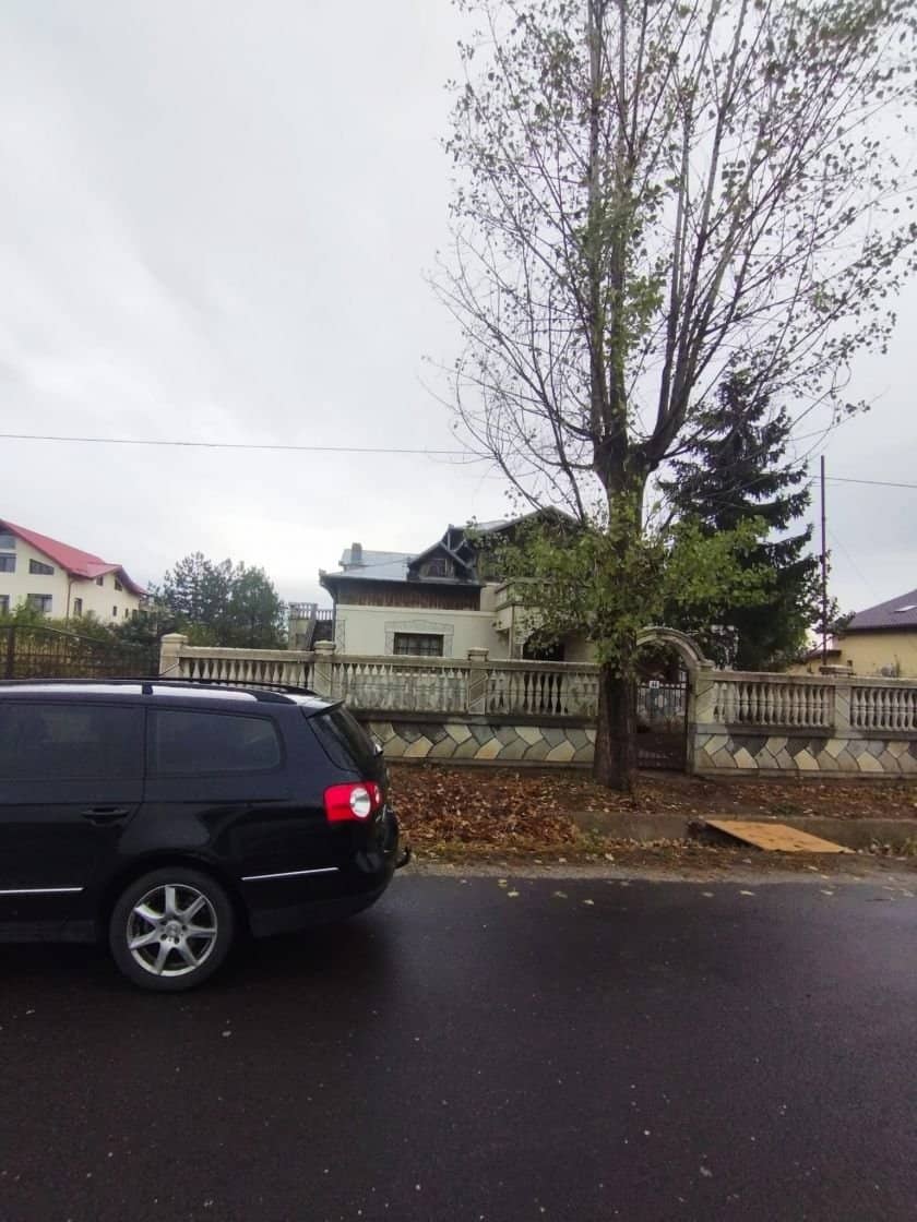 SE VINDE CASA FOARTE SPATIOASA CU TEREN 1200 MP IN LOCALITATEA CALUGARENI GR — fotografia 2 din 9