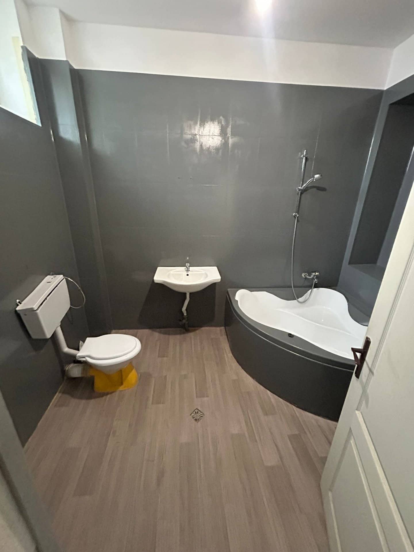Apartament in vilă 3 camere, 120mp teren in folosinta (L18) - Nerva Traian — fotografia 11 din 12