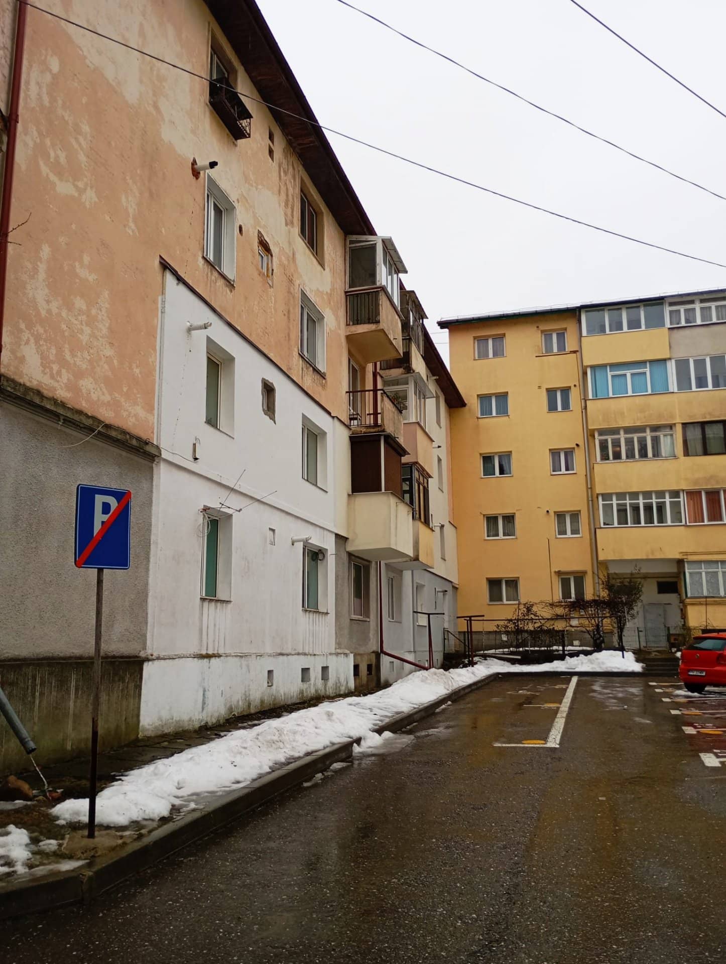SUPER OCAZIE – Apartament 2 camere decomandat,cel mai mic pret in Sinaia – 53500 EUR! — fotografia 3 din 15