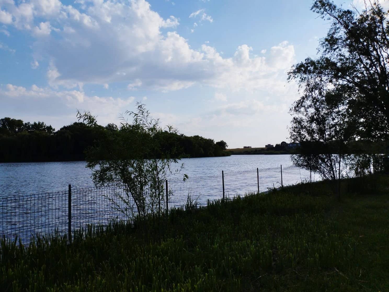 SUPER OCAZIE SE VINDE VILA DE LUX SI CASA DE OASPESTI IN BALOTESTI LA LAC 554000Euro — fotografia 50 din 59