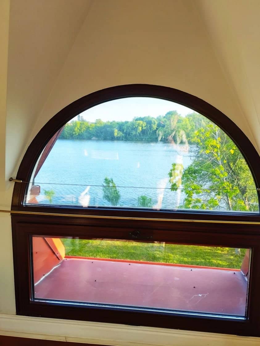 SUPER OCAZIE SE VINDE VILA DE LUX SI CASA DE OASPESTI IN BALOTESTI LA LAC 554000Euro — fotografia 21 din 59