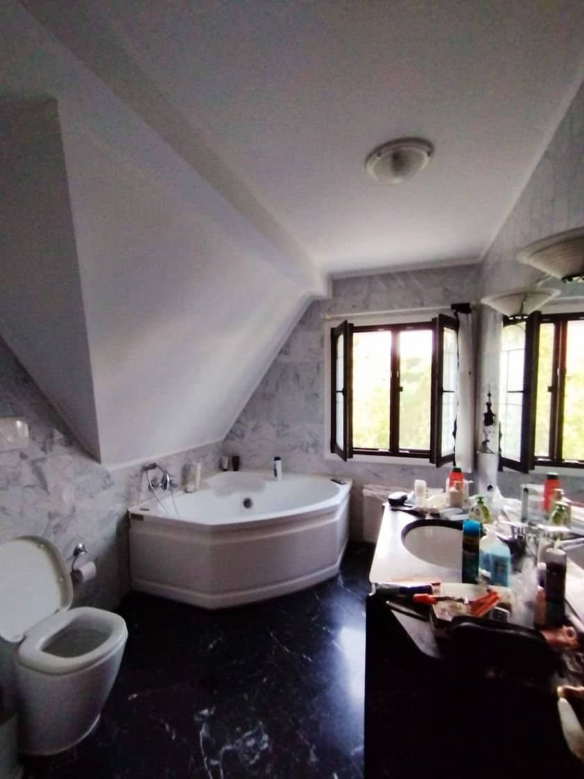 SUPER OCAZIE SE VINDE VILA DE LUX SI CASA DE OASPESTI IN BALOTESTI LA LAC 554000Euro — fotografia 26 din 59