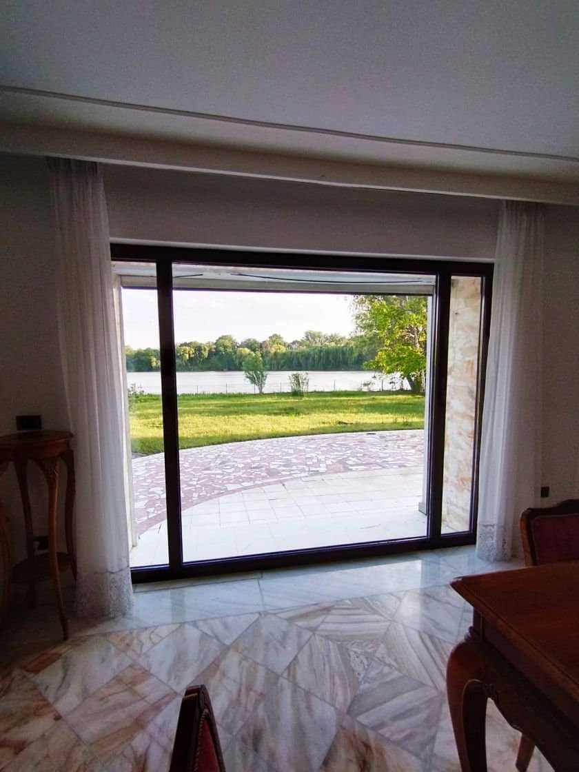 SUPER OCAZIE SE VINDE VILA DE LUX SI CASA DE OASPESTI IN BALOTESTI LA LAC 554000Euro — fotografia 25 din 59
