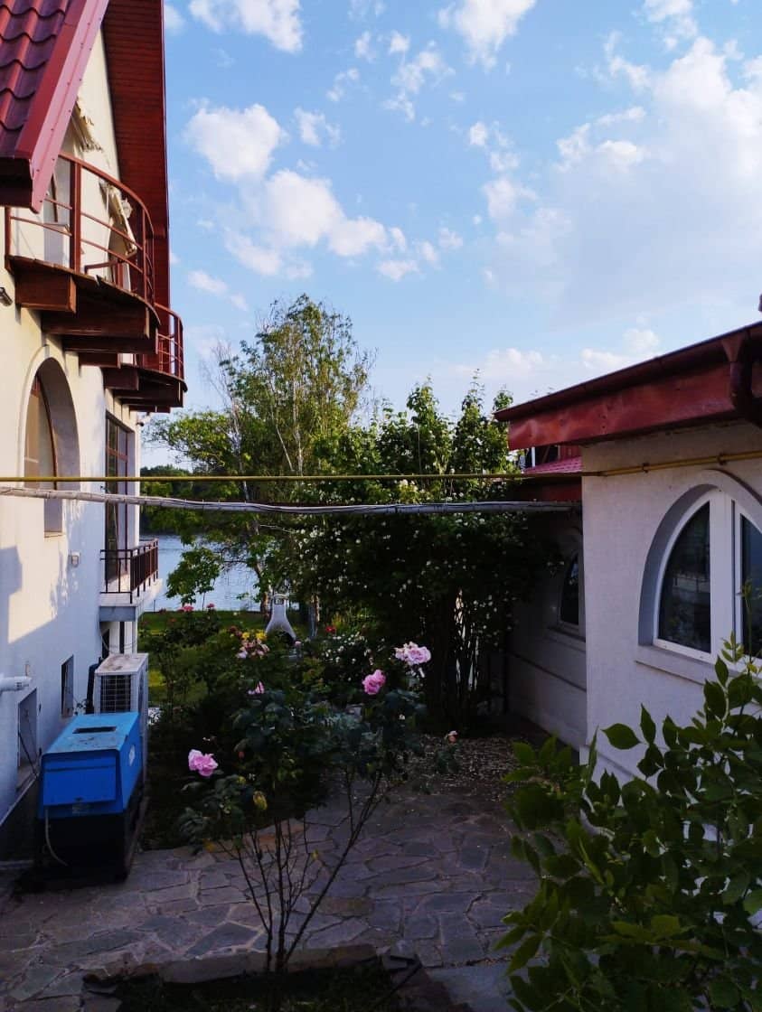 SUPER OCAZIE SE VINDE VILA DE LUX SI CASA DE OASPESTI IN BALOTESTI LA LAC 554000Euro — fotografia 49 din 59