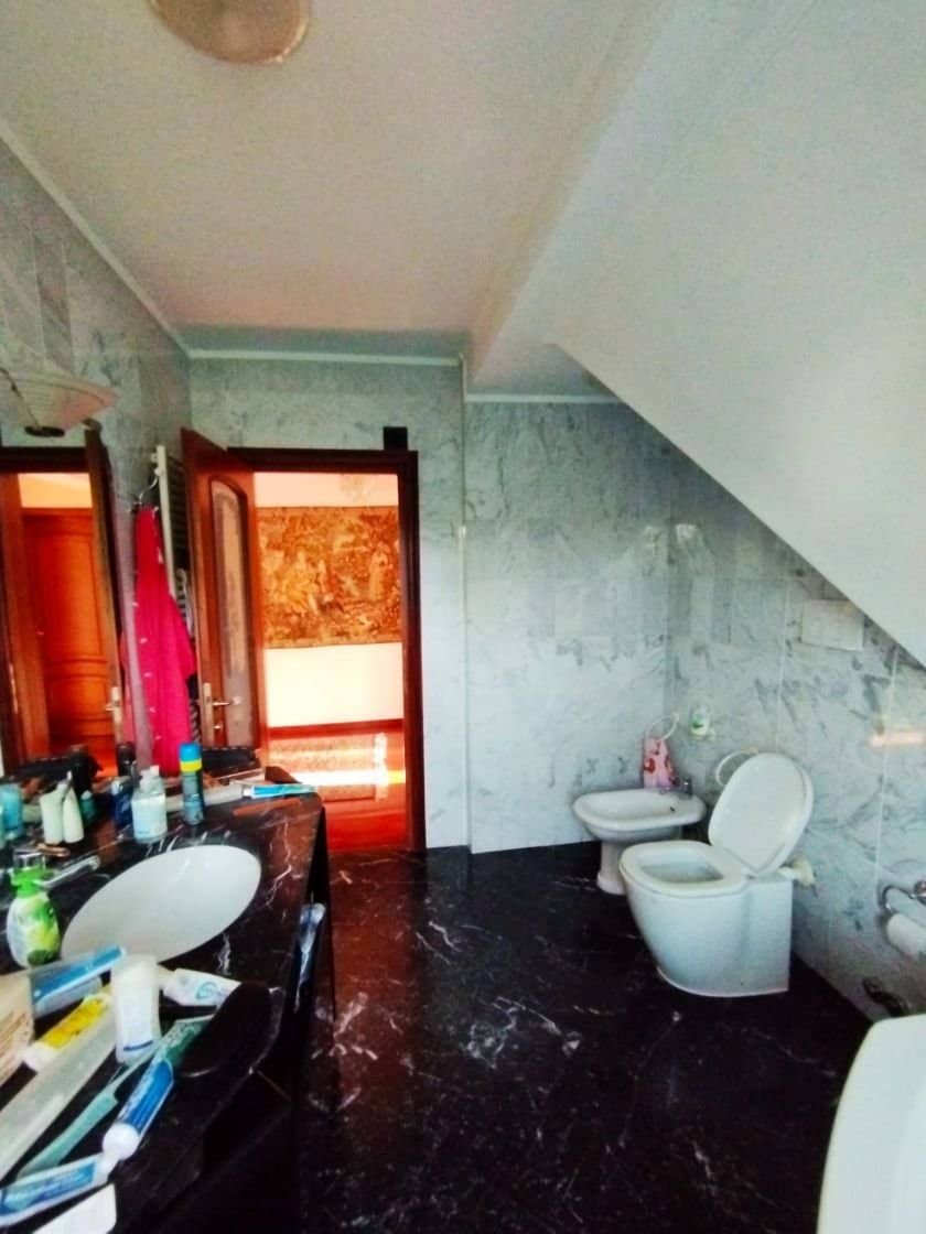 SUPER OCAZIE SE VINDE VILA DE LUX SI CASA DE OASPESTI IN BALOTESTI LA LAC 554000Euro — fotografia 29 din 59