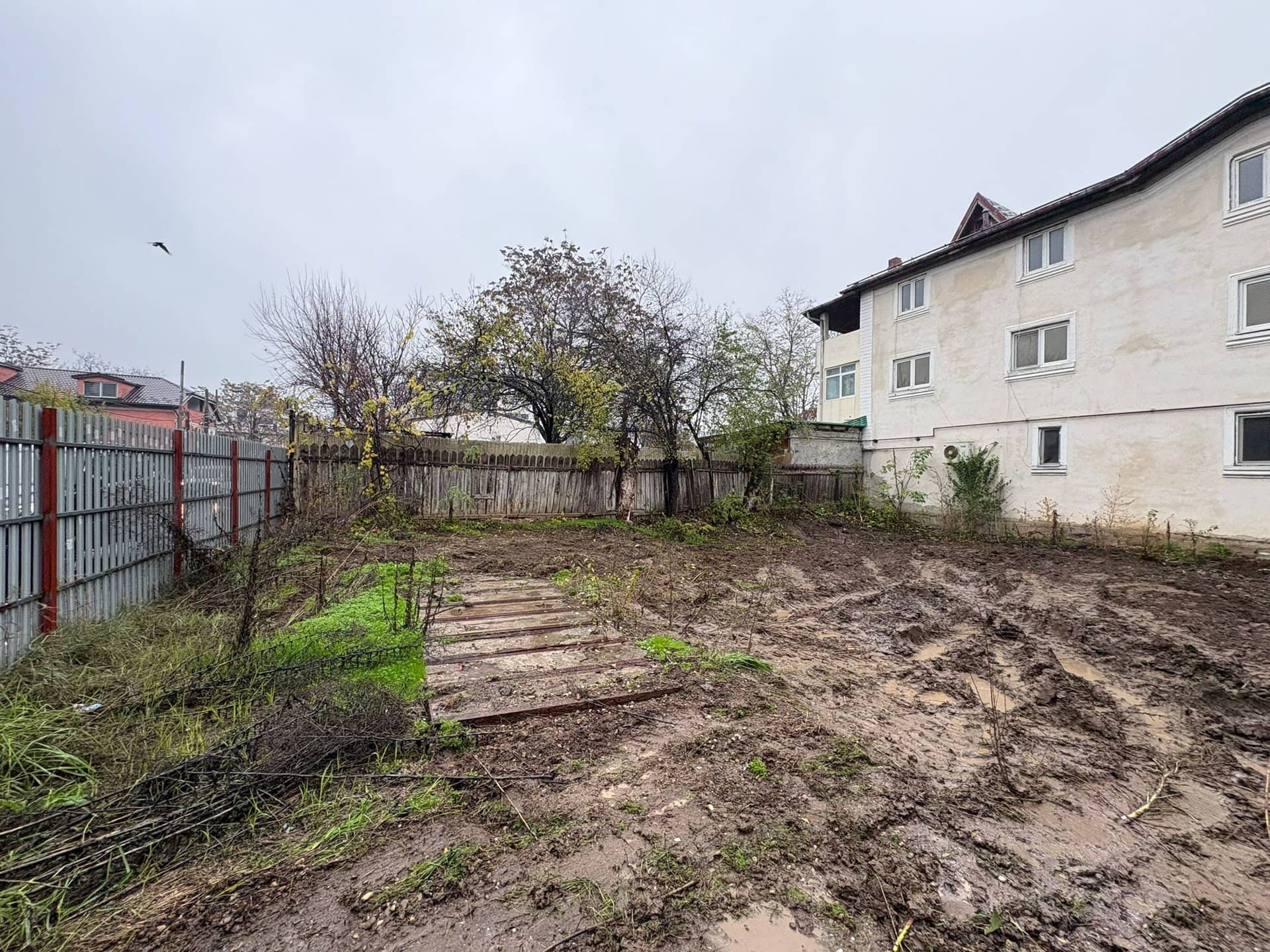 Teren intravilan 304 mp, Bulevardul Uverturii. — fotografia 1 din 5