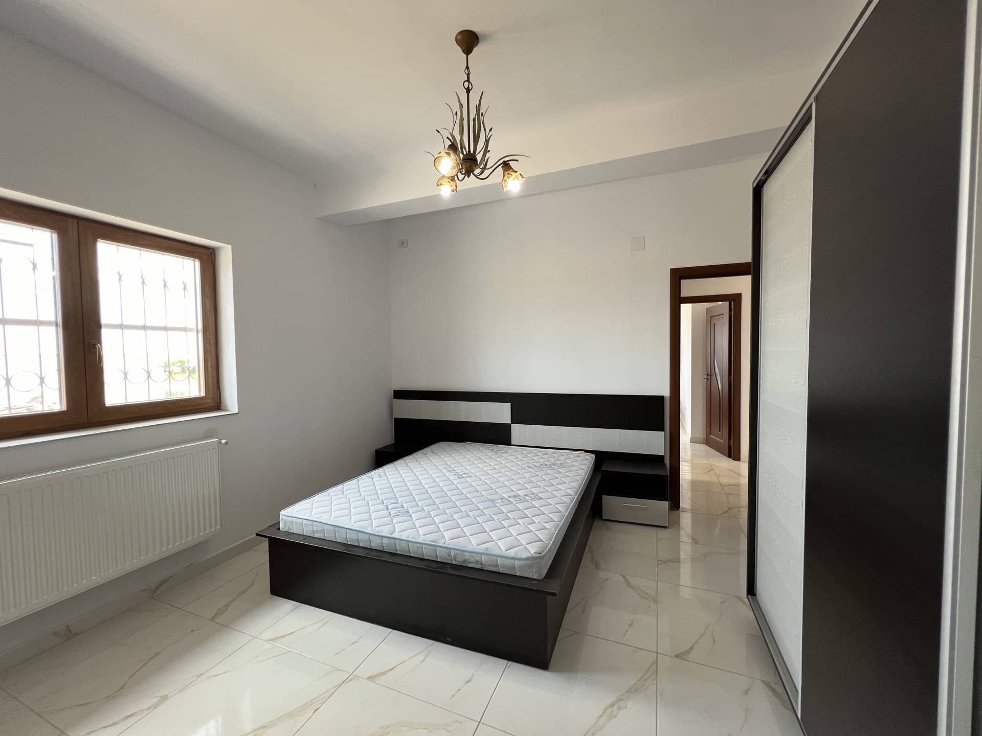 Casa noua de colt- Frumusani - Orasti. 4 camere. 500 mp teren. — fotografia 13 din 19