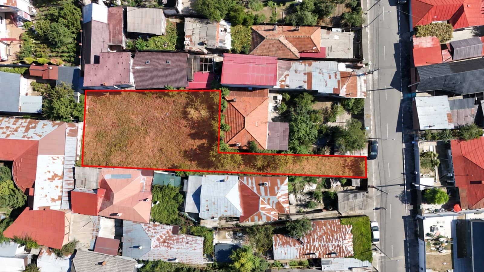 Teren de casa langa lac si metrou — fotografia 8 din 12