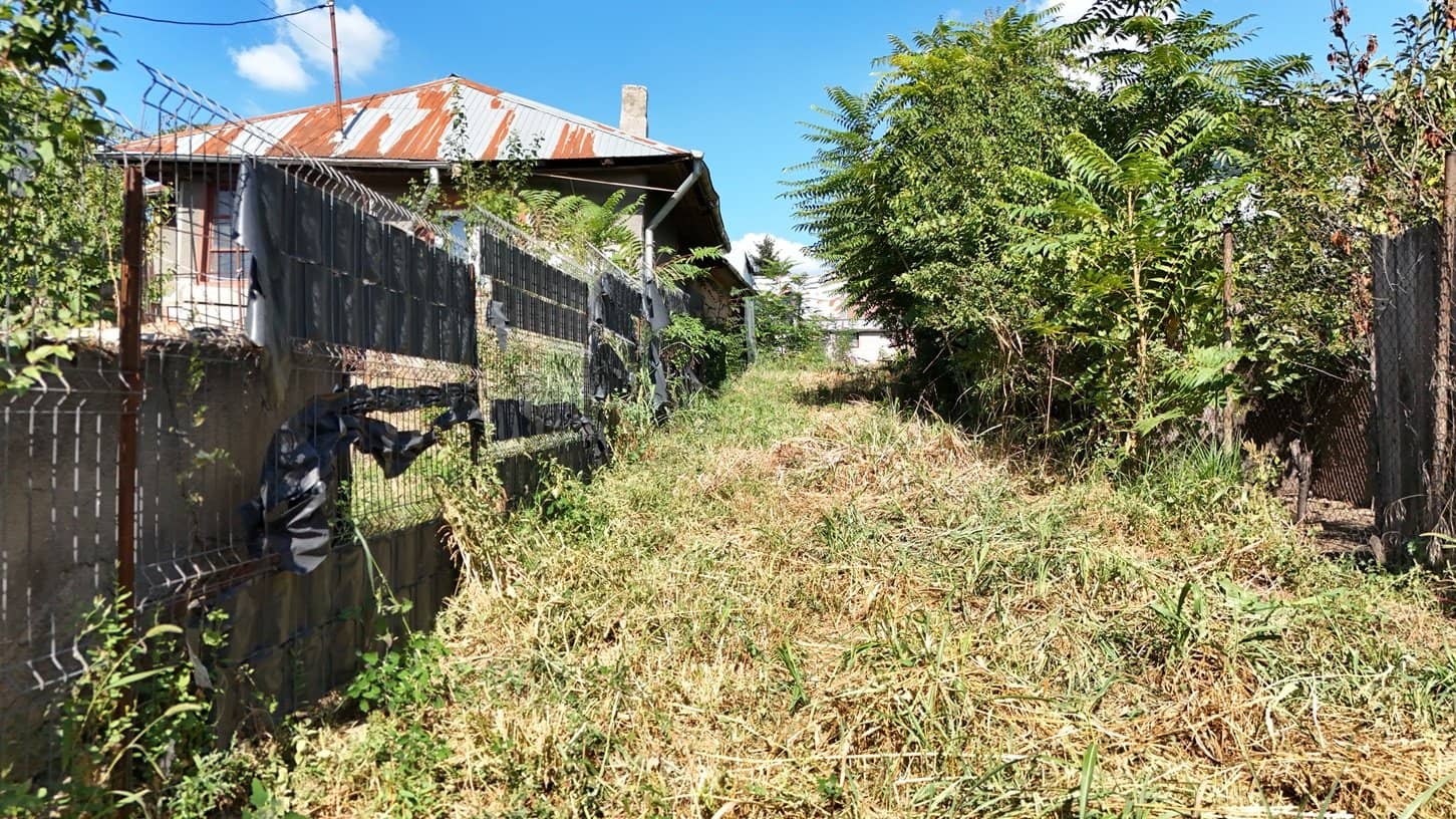 Teren de casa langa lac si metrou — fotografia 10 din 12