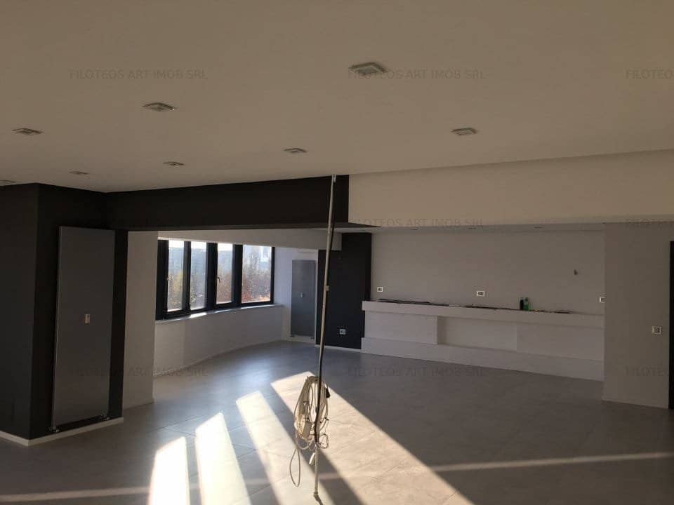 OCAZIE apartament duplex spațios 6 camere, B-dul Unirii, vedere stradala — fotografia 10 din 12