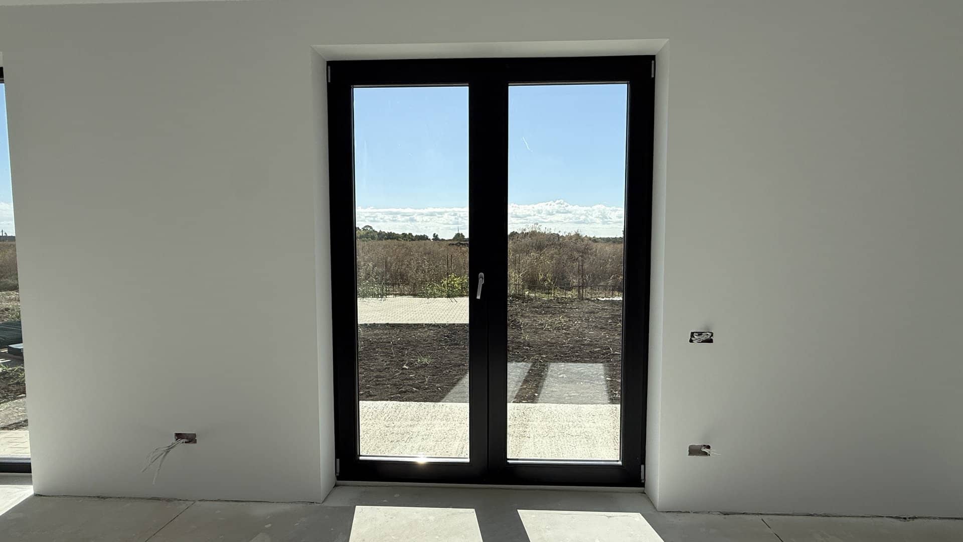 Vila modernă cu grădină generoasă în Săftica C3 — fotografia 24 din 31