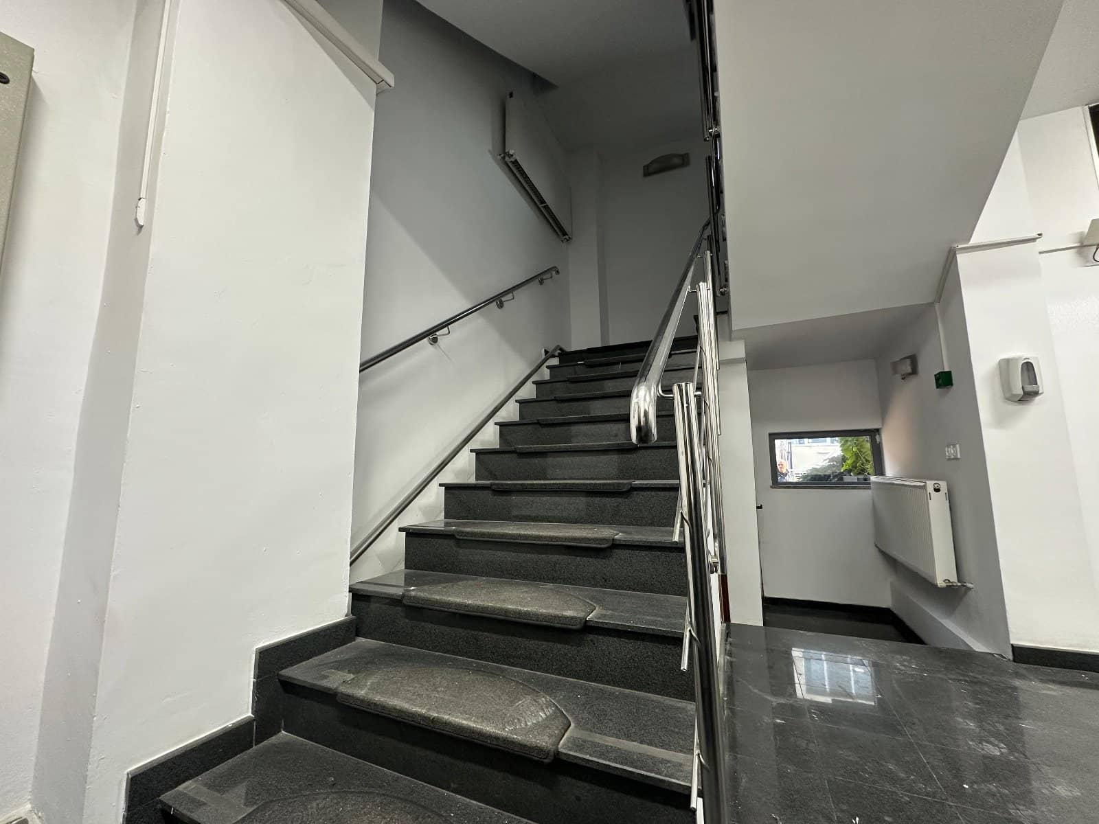 Vă propunem spre vânzare o clădire de birouri Cotroceni — fotografia 8 din 29