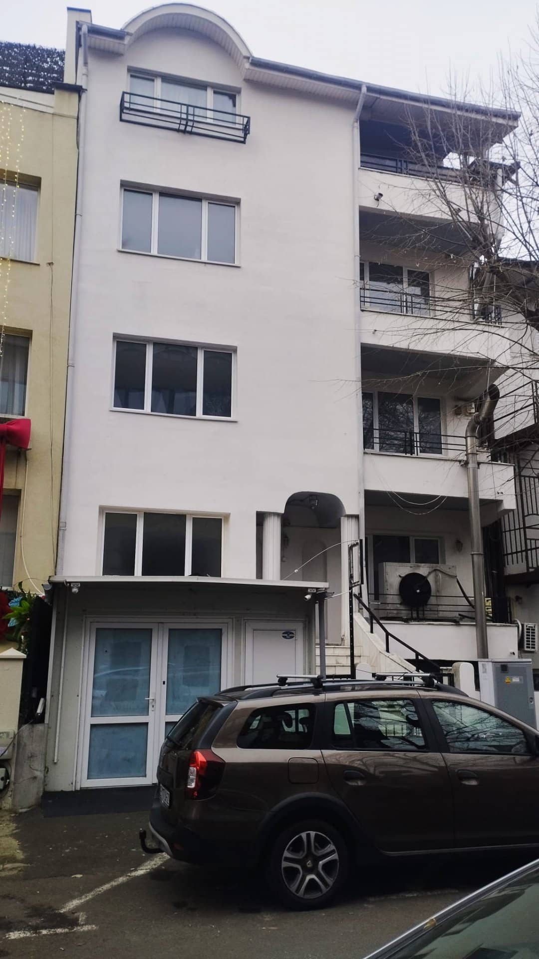 Vă propunem spre vânzare o clădire de birouri Cotroceni — fotografia 2 din 29