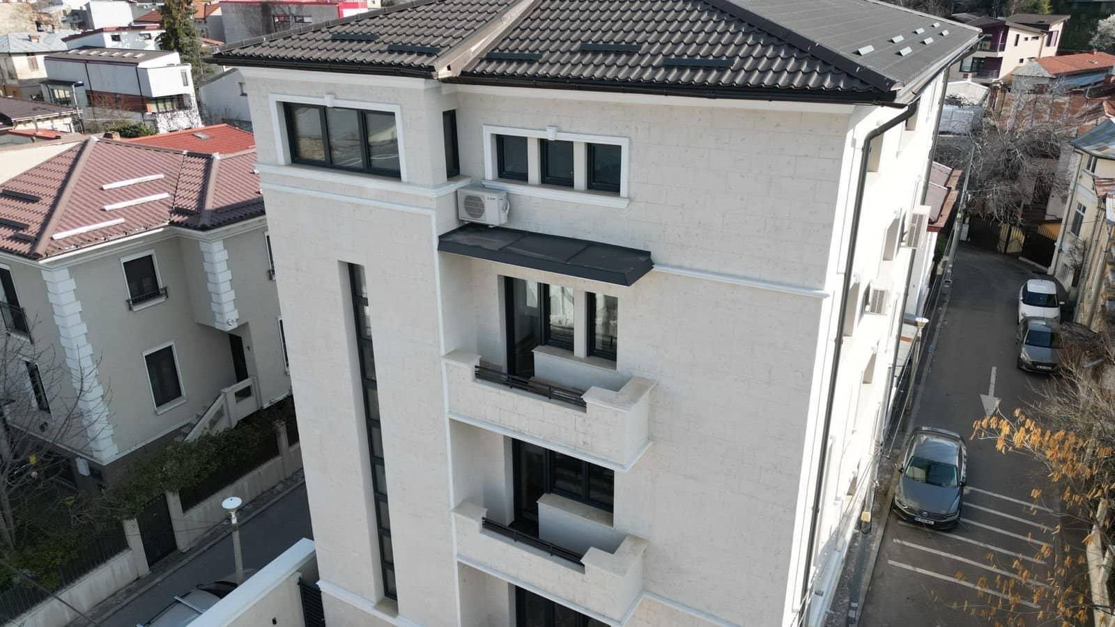 SUPER OCAZIE SE VIND 3 APARTAMENTE DE LUX IN VILA ZONA PARC CAROL COSBUC — fotografia 59 din 96