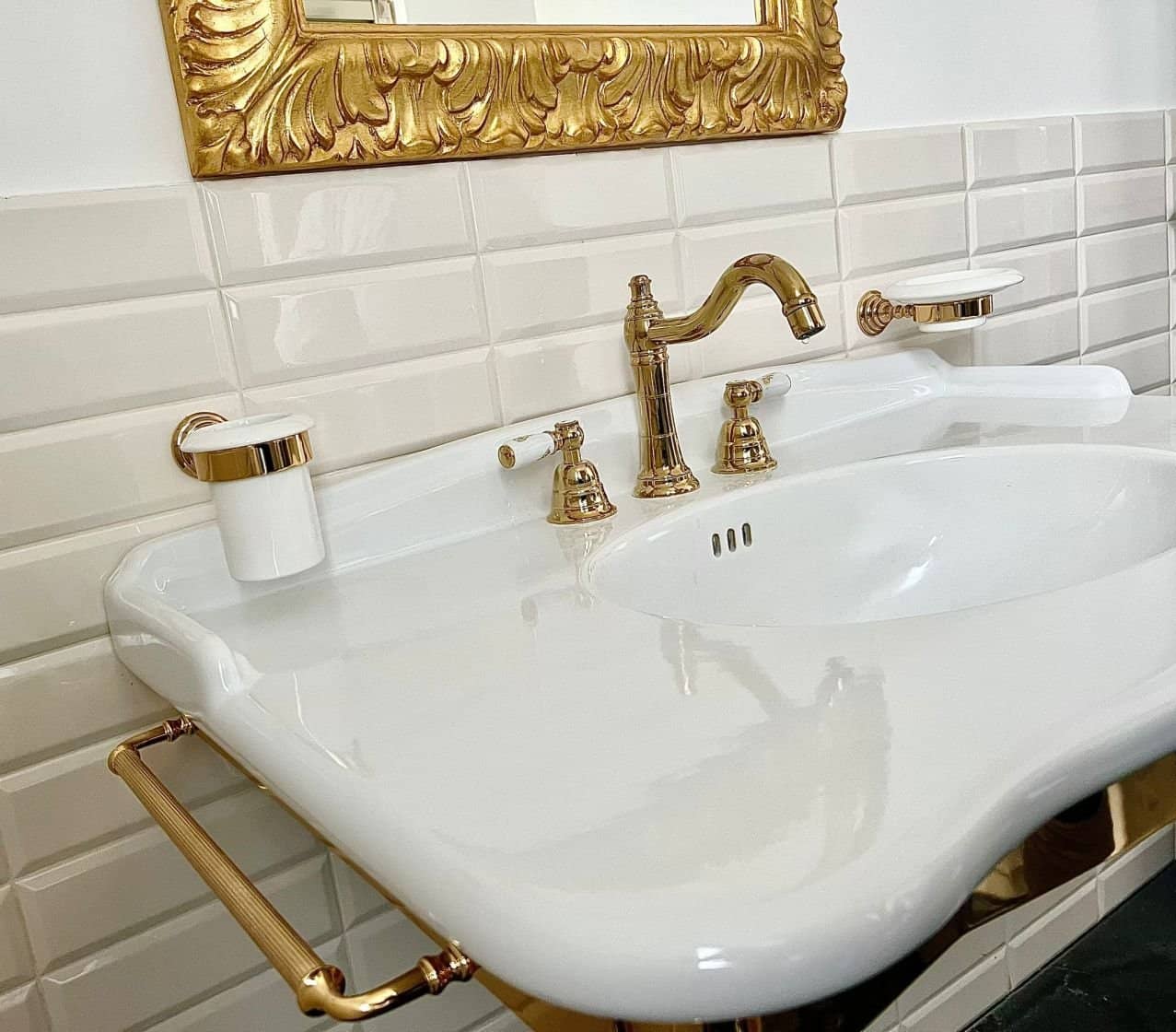 SUPER OCAZIE SE VIND 3 APARTAMENTE DE LUX IN VILA ZONA PARC CAROL COSBUC — fotografia 40 din 96