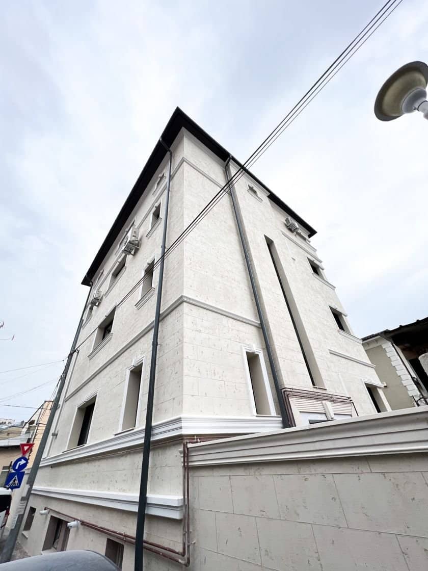 SUPER OCAZIE SE VIND 3 APARTAMENTE DE LUX IN VILA ZONA PARC CAROL COSBUC — fotografia 1 din 96