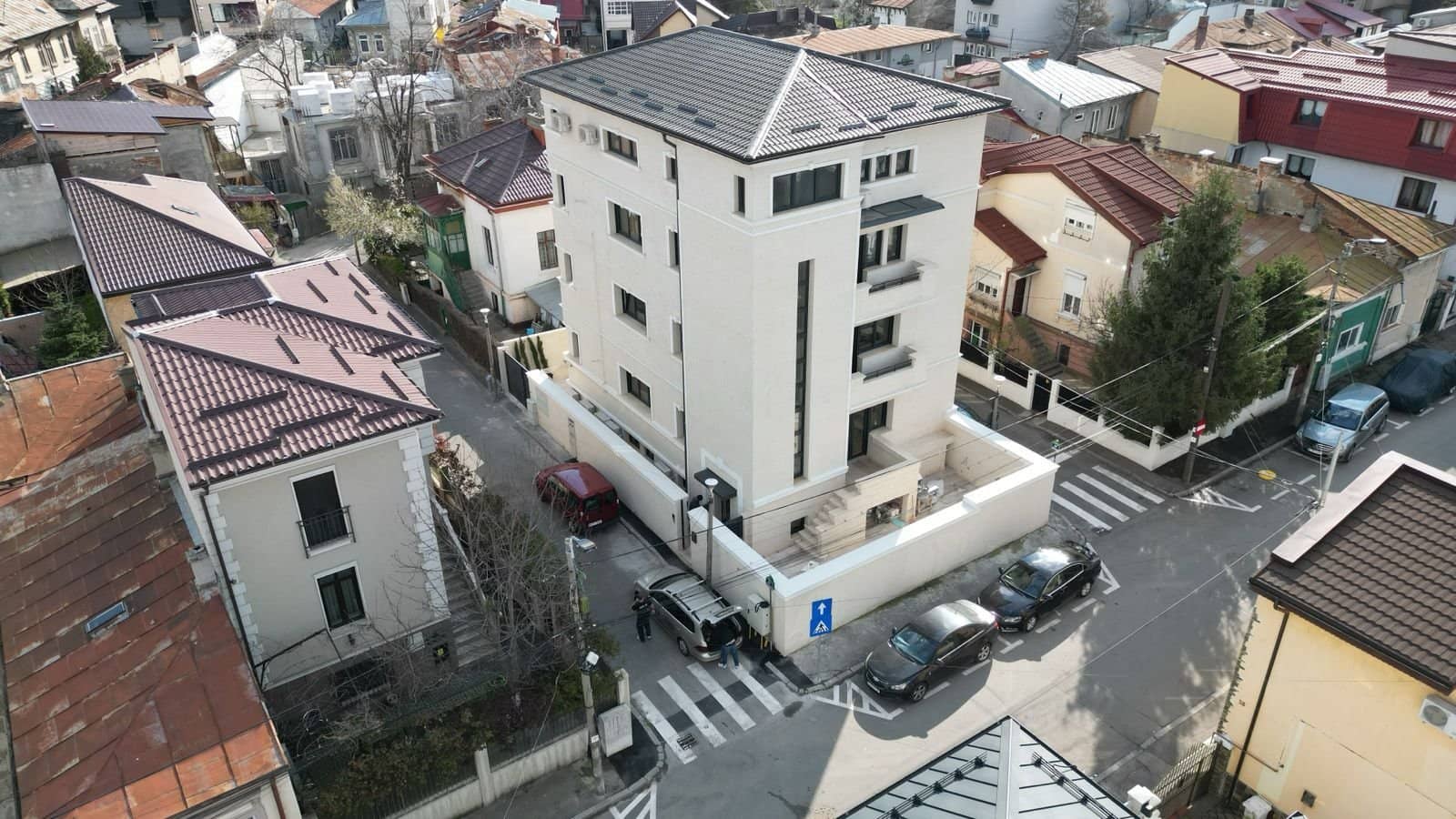 SUPER OCAZIE SE VIND 3 APARTAMENTE DE LUX IN VILA ZONA PARC CAROL COSBUC — fotografia 53 din 96