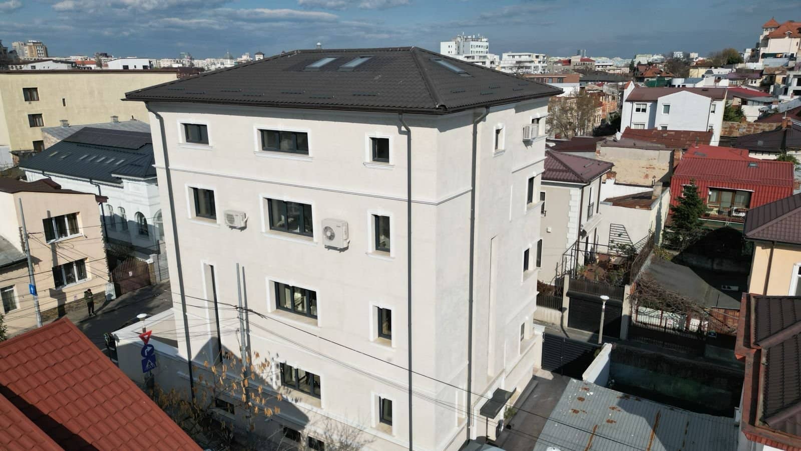 SUPER OCAZIE SE VIND 3 APARTAMENTE DE LUX IN VILA ZONA PARC CAROL COSBUC — fotografia 56 din 96