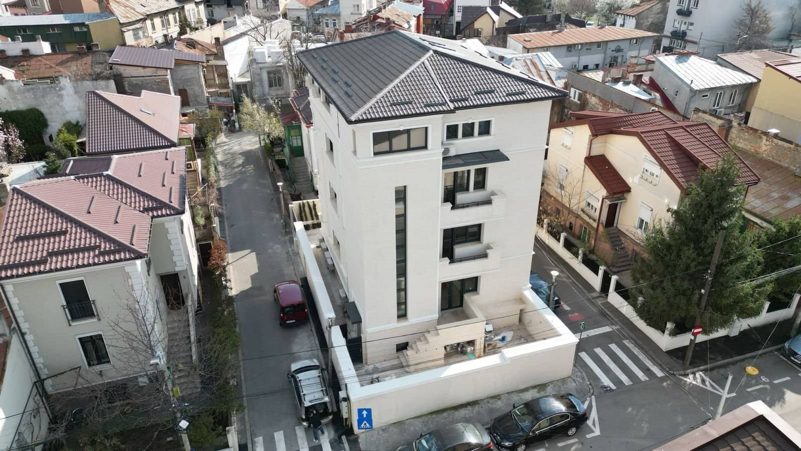 SUPER OCAZIE SE VIND 3 APARTAMENTE DE LUX IN VILA ZONA PARC CAROL COSBUC — fotografia 54 din 96