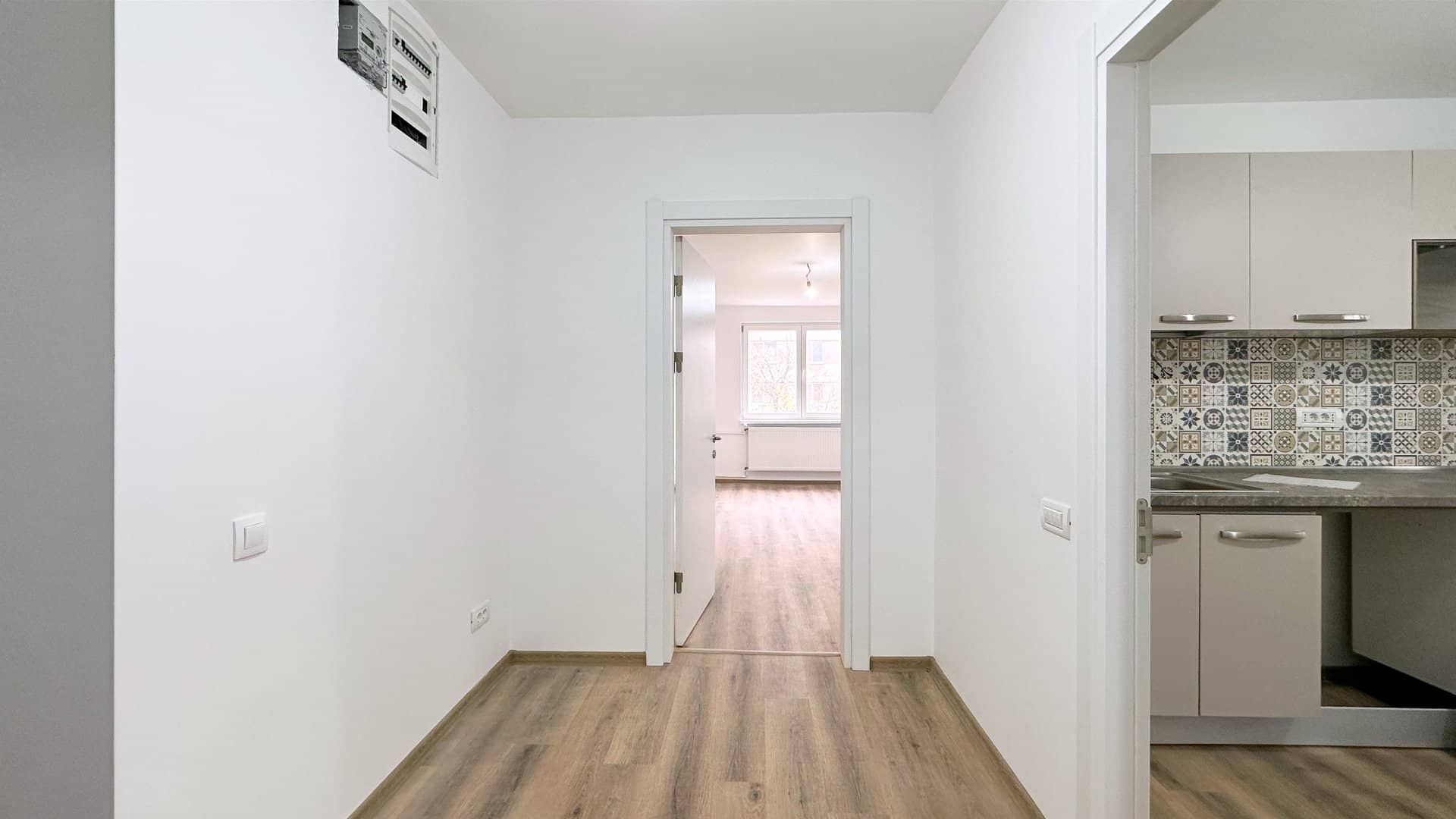 Crangași, Ceahlaul - apartament cu 3 camere de vanzare, COMISION 0 — fotografia 3 din 24
